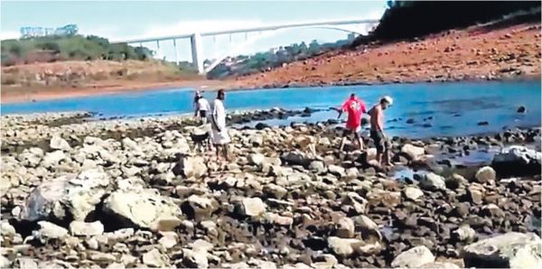 Bajante del Paraná permite el cruce de frontera a pie - Interior - ABC Color