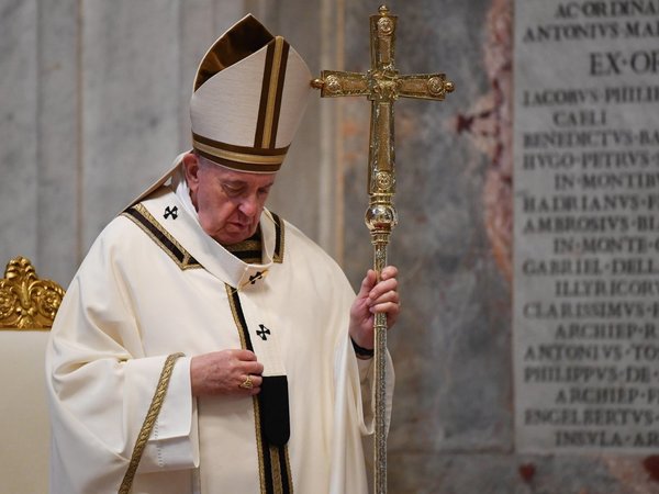 Papa pide que en la pospandemia se piense en la gente y no en el dinero