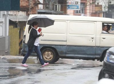 Lluvias y ocasionales tormentas se darían en la tarde de este lunes, anuncia Meteorología