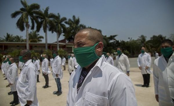 Un nuevo equipo médico cubano llega a Italia para ayudar ante pandemia » Ñanduti