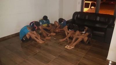 Seis compatriotas fueron detenidos intentando cruzar a nado el río Paraná hacia Brasil - ADN Paraguayo