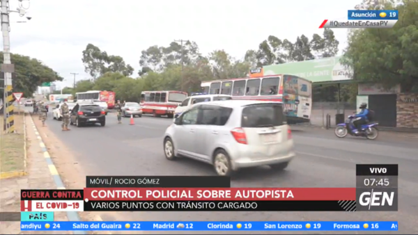 HOY / Autopista: Gran movimiento vehicular y de personas en cuarentena