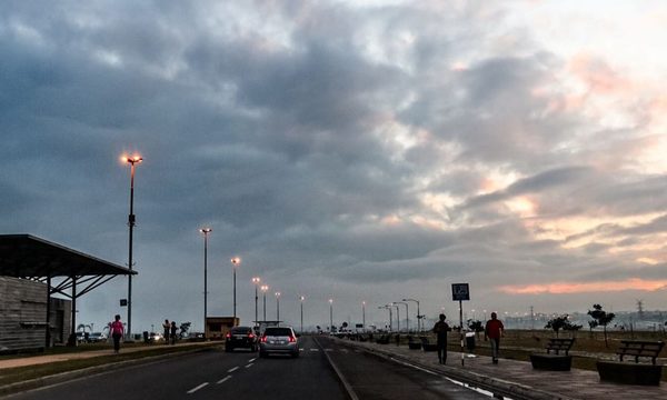 Meteorología anuncia un lunes caluroso y con lluvias