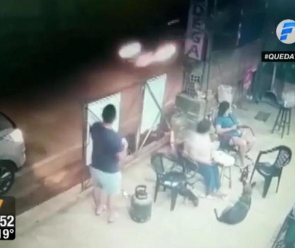 Policía ebrio ocasiona grave accidente en Luque