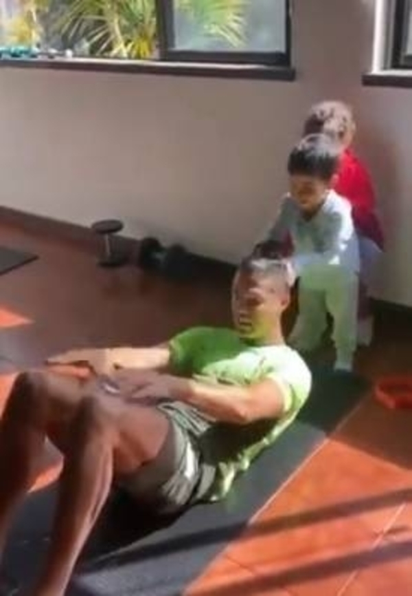 HOY / Cristiano y los problemas de "teletrabajar" con sus hijos en casa