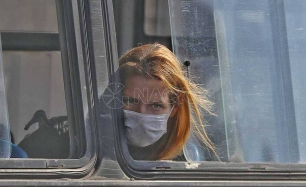 HOY / Controlan uso de tapabocas en el transporte público