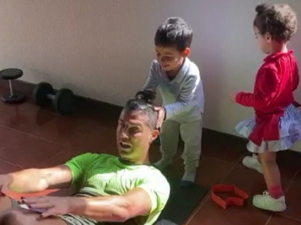 Los problemas de Cristiano de "teletrabajar" con sus hijos