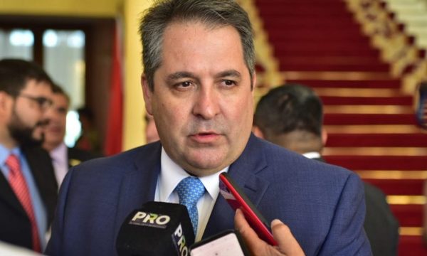 Gobierno suspende contratos de compra de mascarillas por parte de la Dinac