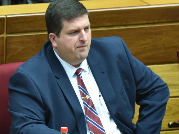 Covid-19: Senador reclama retención de respiradores a Jair Bolsonaro