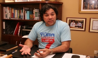 Se inundan las redes con burlas hacia Oscar Tuma
