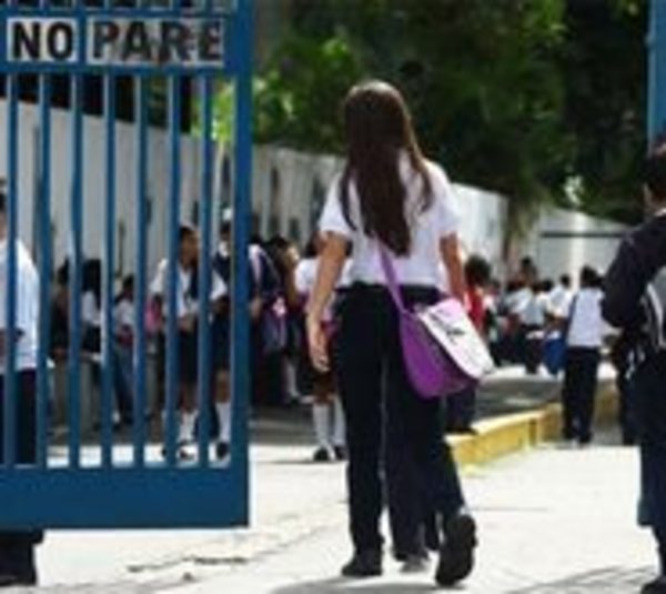 Colegios privados quieren que Estado pague salarios a docentes - Paraguay.com