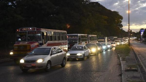 ¿Cuarentena “flexible”? Aumenta flujo de vehículos y hay miles de personas en las calles [VÍDEO]