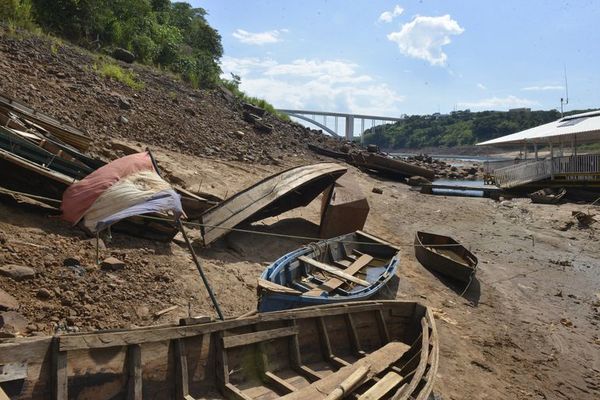 Río Paraná bajó más de 12 metros en la zona del Puente de la Amistad - ABC en el Este - ABC Color