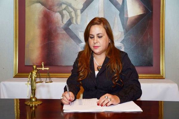 Cuestionada fiscala Rivas afronta dos pesquisas en el JEM