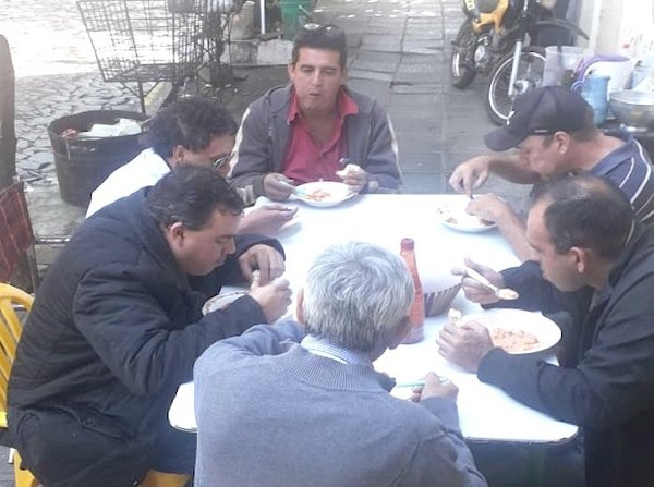 Taxistas de la Terminal ojapo una olla popular | Crónica