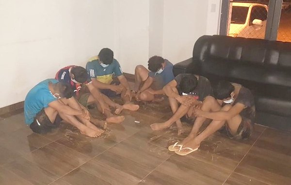 Entre seis iban a pasar nadando al Brasil ha ojepillá | Crónica