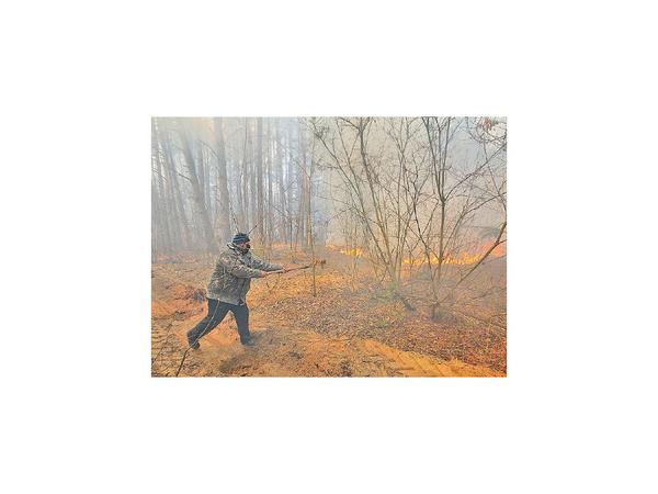 Incendio se acerca a depósito de la planta de Chernobil