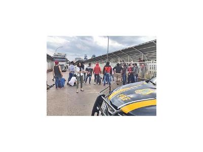 Con bloqueo exigen ingresar