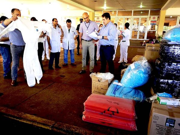 Firmas se unen para donar vestuarios médicos y tapabocas
