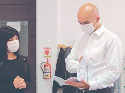 Albañiles vuelven a la cuarentena total, anunció el presi Marito