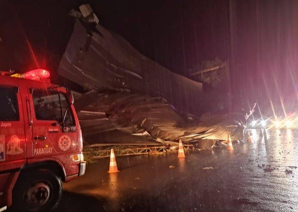 HOY / PJC: Tormenta causó destrozos y cortes de energía en todos los barrios