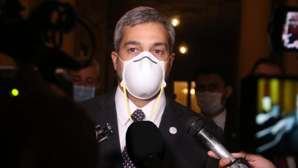 Mario Abdo ordenó volver a estricta cuarentena por el retraso de los insumos para el personal de blanco