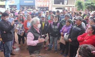 Un centenar de personas solicita alimentos frente a la Gobernación de Alto Paraná – Diario TNPRESS