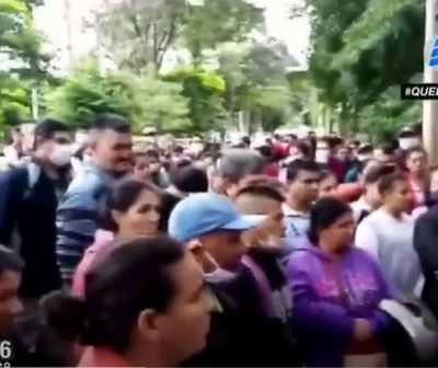 Se manifiestan exigiendo víveres en CDE