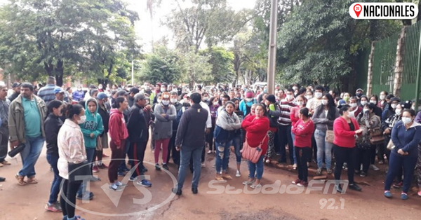 Manifestación frente a Gobernación del Alto Paraná: “Ya pasamos hambre”