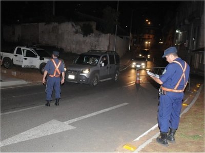 Imputan a policía que pidió coima para "hacer pasar" control por cuarentena