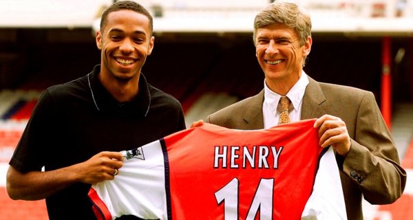 Subastan casaca con la cual Henry anotó su gol 100