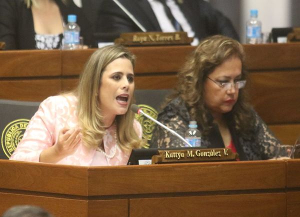 Kattya pide imputación contra Édgar Melgarejo