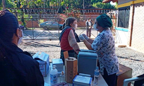 Arranca vacunación contra la influenza en Luque •