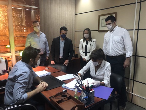 Supuesto 'redireccionamiento' de licitaciones en DINAC a empresas de maletín, denuncian diputados