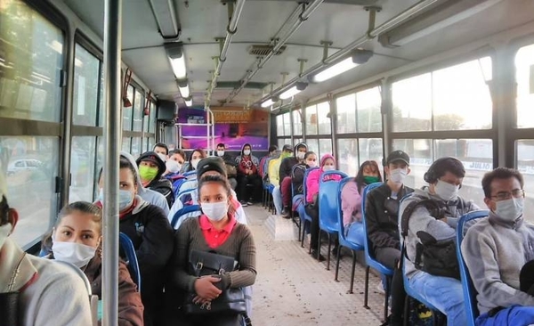 HOY / Empresas de Transporte serán multadas si suben pasajeros sin tapabocas