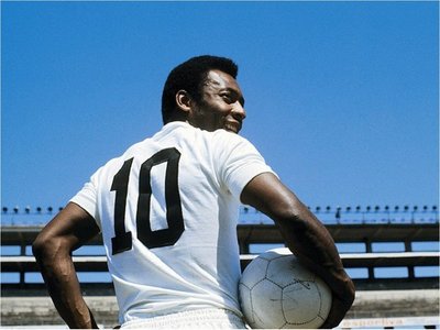 Pelé conmemora los 108 años del Santos