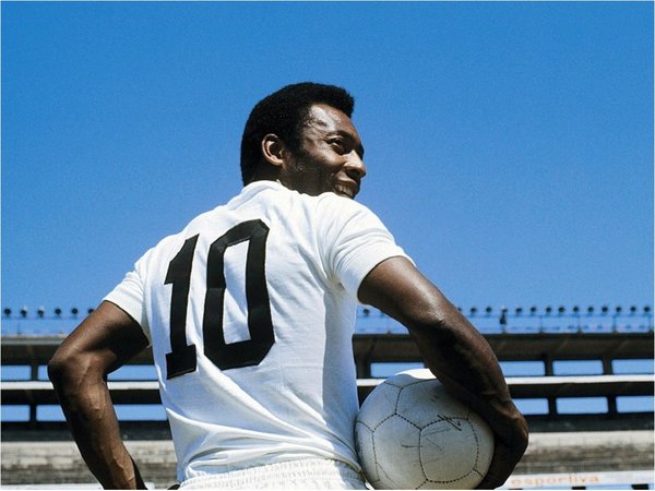 Pelé conmemora los 108 años del Santos