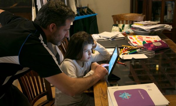 “Paro Virtual” Padres de tres colegios privados se unen para protestar.