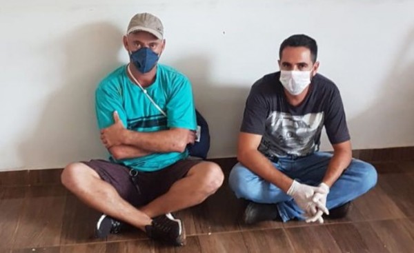 Se escondió bajo el asiento de un camión para ingresar al país