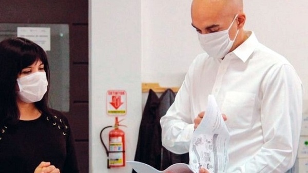Albañiles vuelven a la cuarentena total, anunció el presi Marito