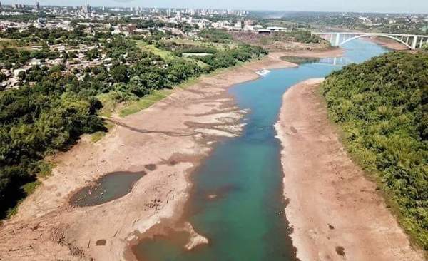 Aseguran que bajo caudal de los ríos Yguazú y Paraná se debe a la falta de lluvias