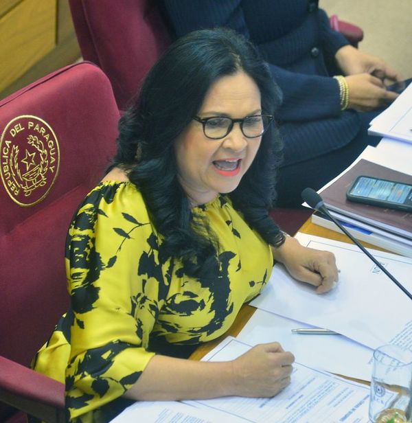 Senado destituye a María Eugenia Bajac por mentir sobre uso de viáticos - Nacionales - ABC Color