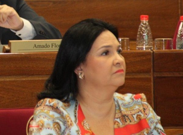 Maria Eugenia Bajac fue expulsada del Senado » Ñanduti