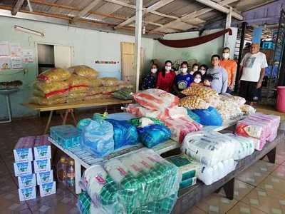 CDE: Médicos donan víveres para ollas populares - Paraguay Informa