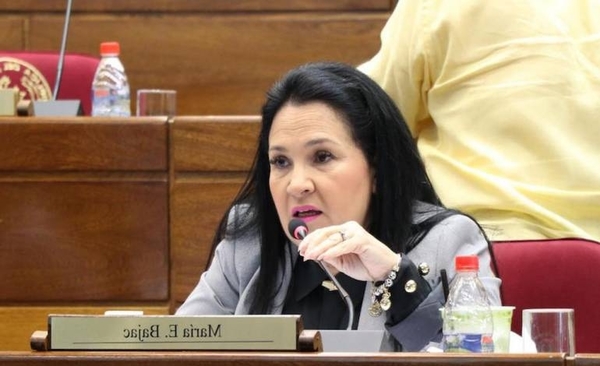 HOY / Irresponsabilidad de Bajac le cuesta su banca y termina rajada del Congreso