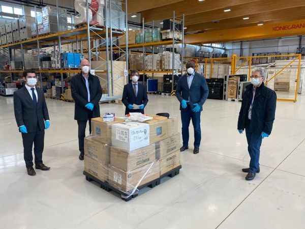 Embajada en Austria recibe importante donación de equipos médicos