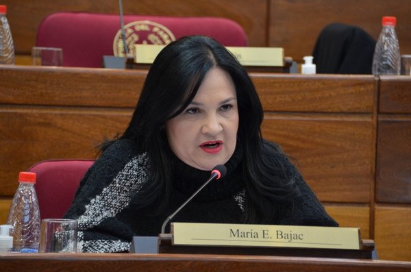 Senado retira investidura a María Eugenia Bajac