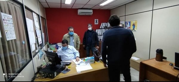 Fiscalía realiza allanamientos en oficinas de la Dinac | Noticias Paraguay