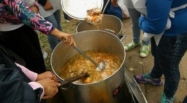 Coronavirus: Pastoral Social provee 16 mil platos de comida diario a familias vulnerables » Ñanduti