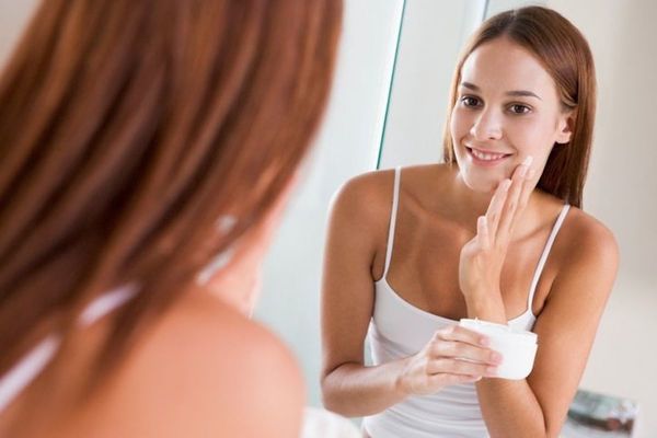 Uso de productos faciales diarios no atraen el virus, según dermatólogos